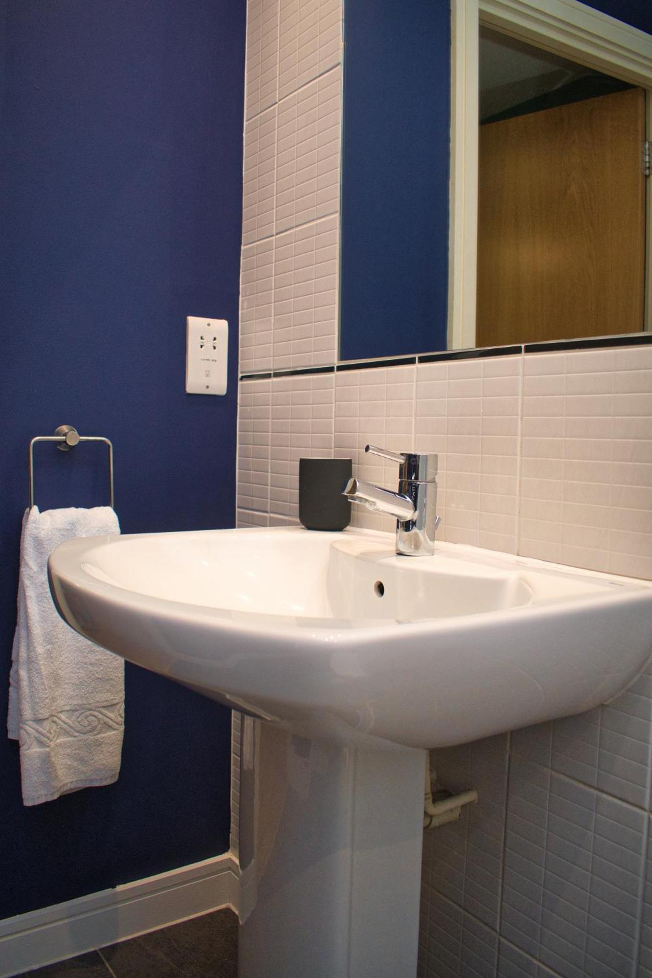Spacious City Centre Apt - Free Parking - Ao Arena Манчестър Екстериор снимка