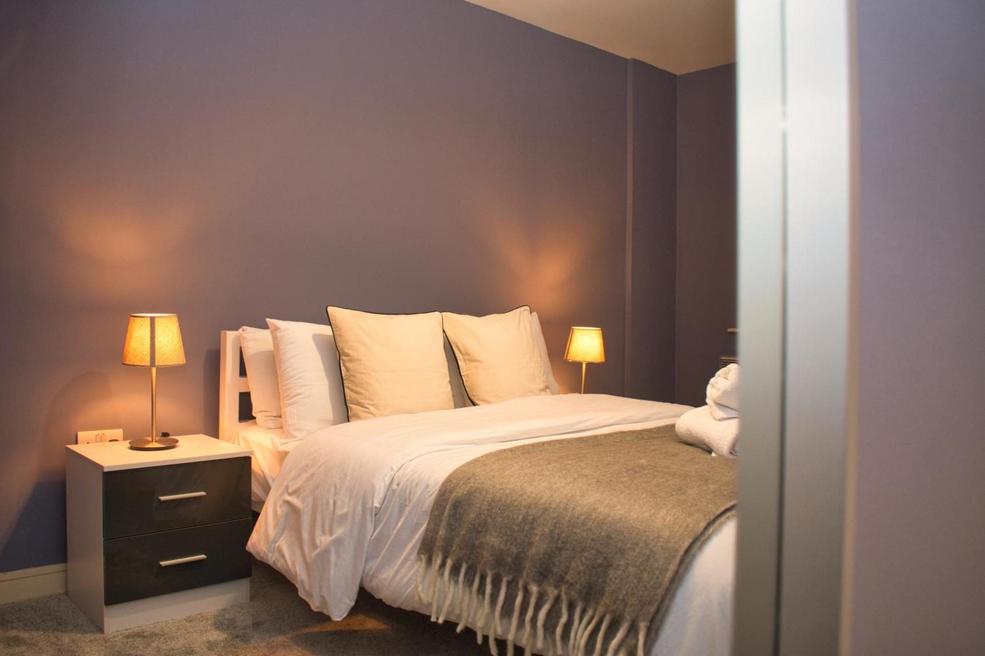 Spacious City Centre Apt - Free Parking - Ao Arena Манчестър Екстериор снимка
